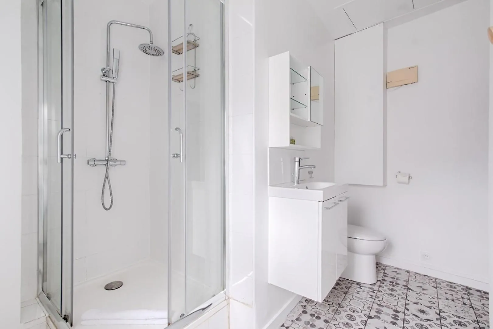 Near To Saint Lazare - 6p Apartment